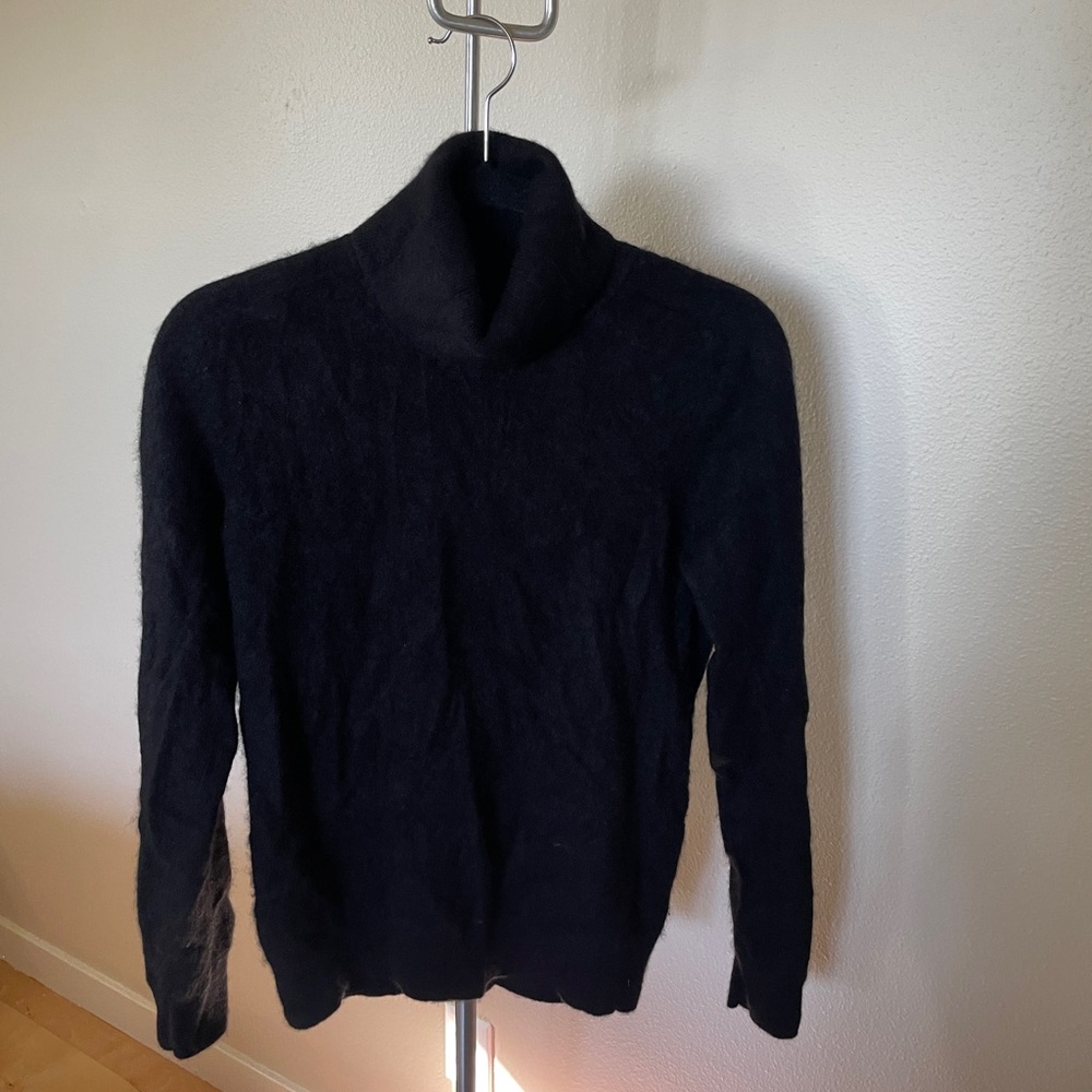 Quince Black Turtleneck Sweater - 100% cashmere